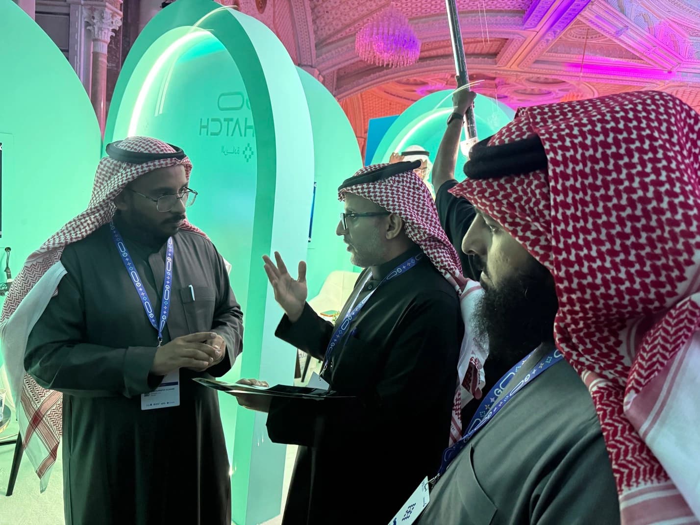 منصة محجوز تشارك في ملتقى DeveGo 2025 وتستقبل وزير الموارد البشرية والتنمية الاجتماعية